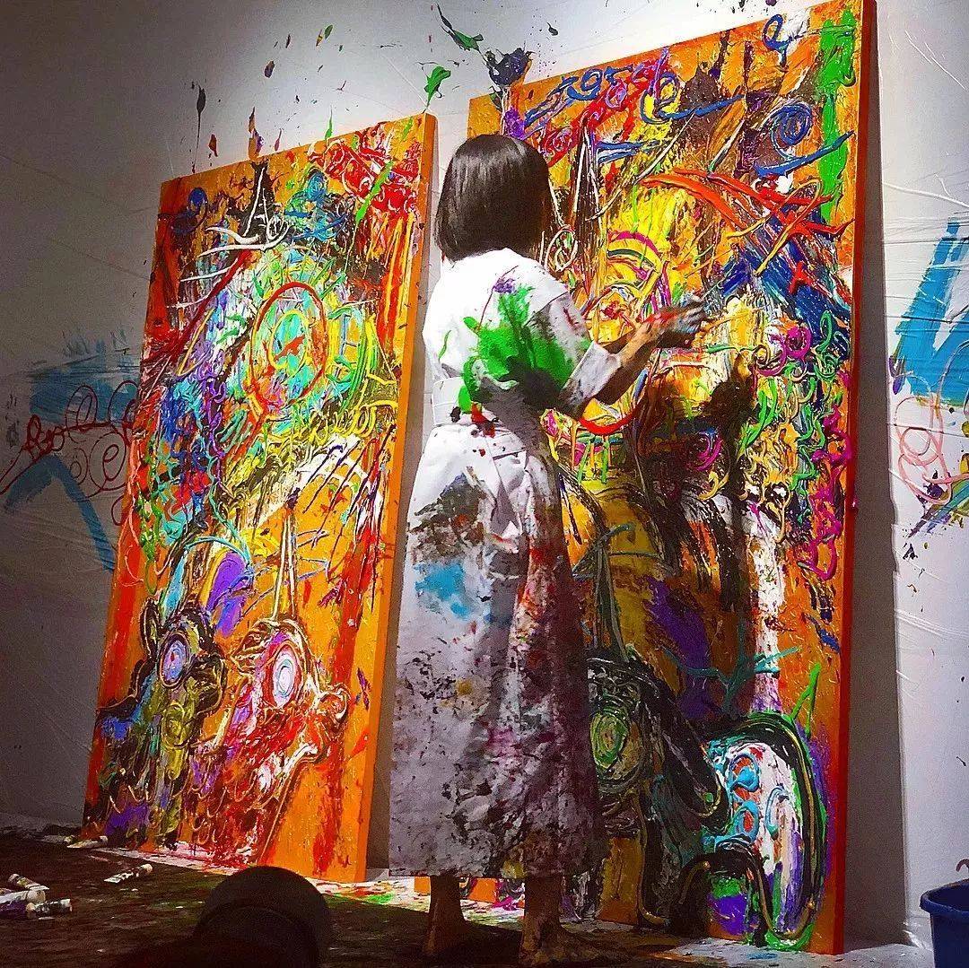 狂野少女”绘画堪比毕加索,8亿人看她作画,作品震惊整个国际画坛