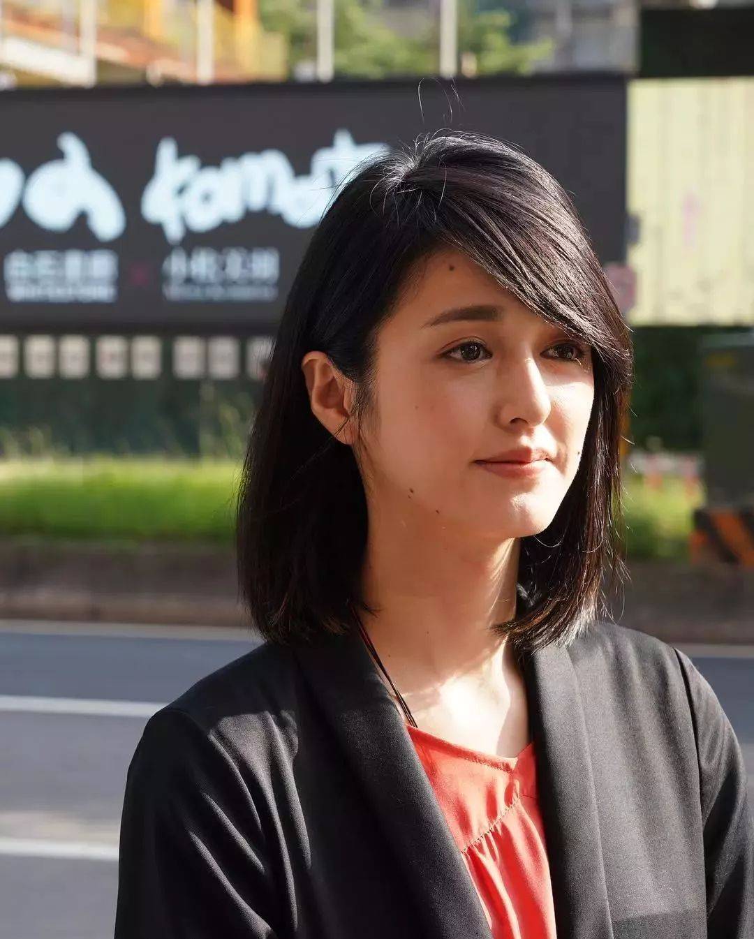 狂野少女”绘画堪比毕加索,8亿人看她作画,作品震惊整个国际画坛