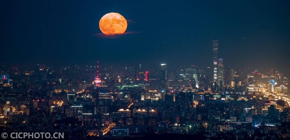 仰望天空:镜见中国绝美苍穹