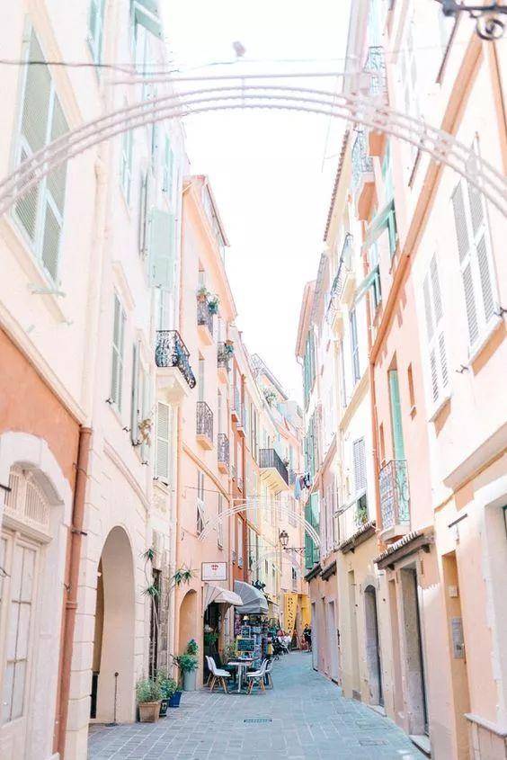 【转载】比颐和园还小,土豪比迪拜多,这个欧洲小国此生不去心难安