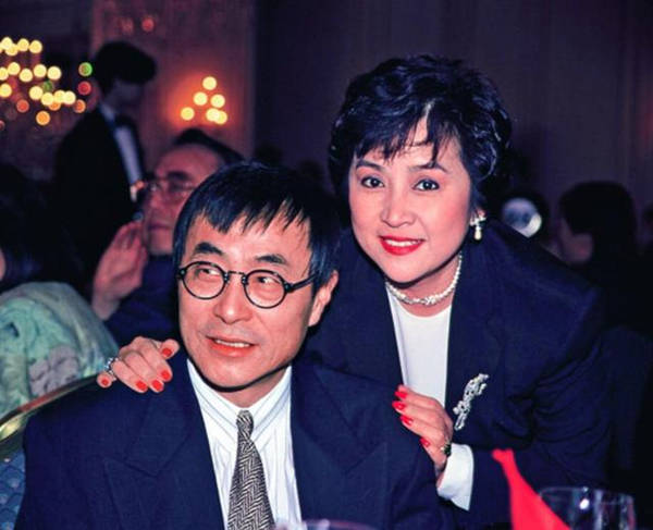 时隔44年!71岁琼瑶女郎甄珍再度告白83岁初恋谢贤:遗憾与他离婚