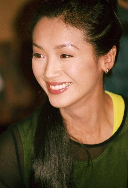 一生活得清醒的“丑女”吴倩莲,为何成了刘德华最亲的女星?