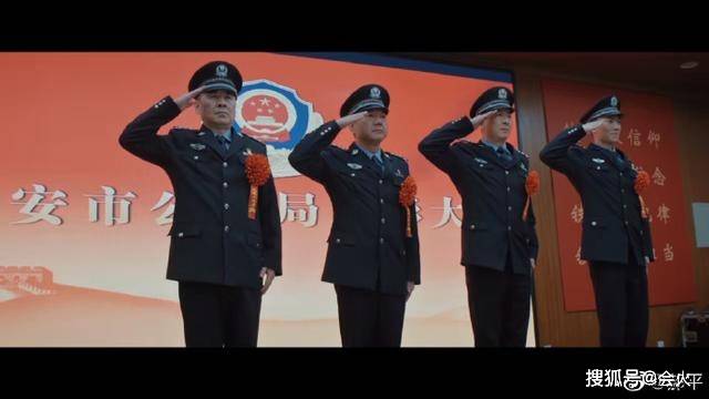中年演员不容易!《三叉戟》主演躺地上打架,发博宣传却翻车了?