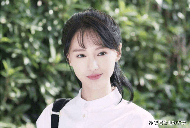 顶流小花也缺钱?郑爽被质疑私拿节目道具进行贩卖,本尊发文回应