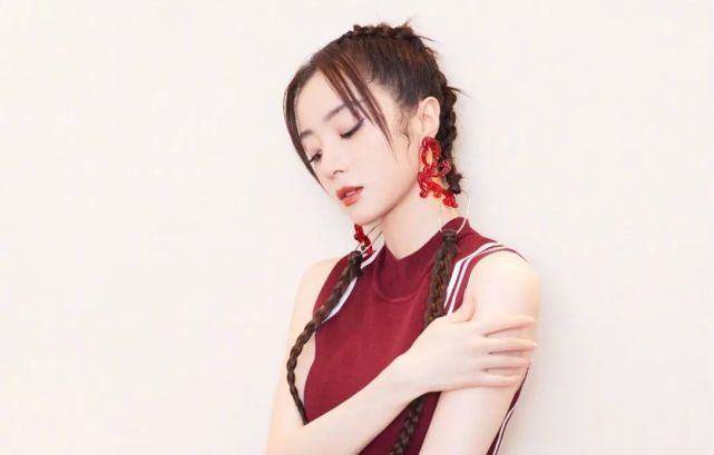 手把手教新欢撕旧爱,两个女星的战争背后,藏着一位绝世心机渣男!