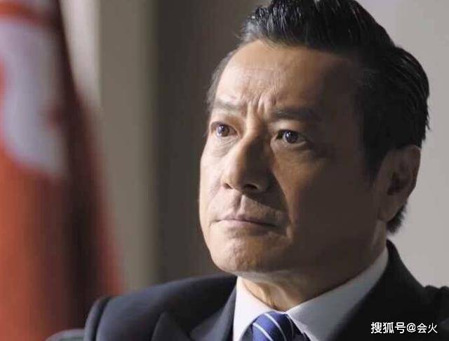 69岁TVB老戏骨近照曝光,胡子稀白皱纹明显,气场却不输儿子