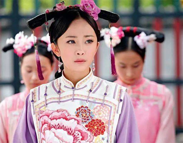 夸baby拉踩陈妍希,于正真的“行得正坐得直”吗?
