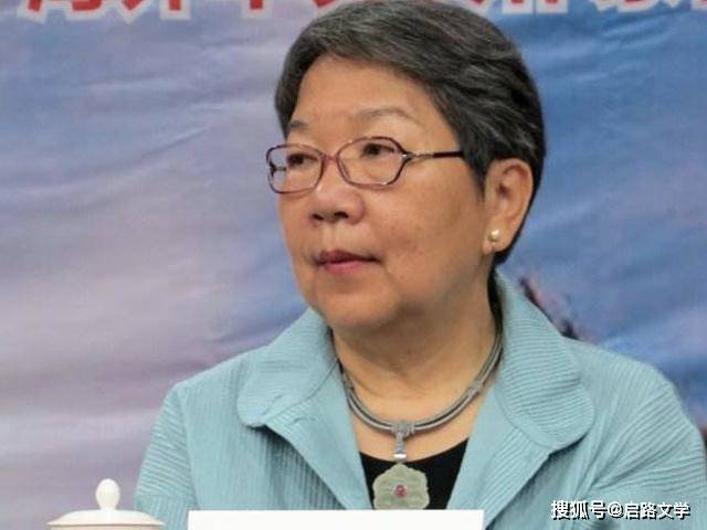 席慕蓉很痛苦的语录,道尽了世间的痛苦都莫过如此,很多人都躺木仓