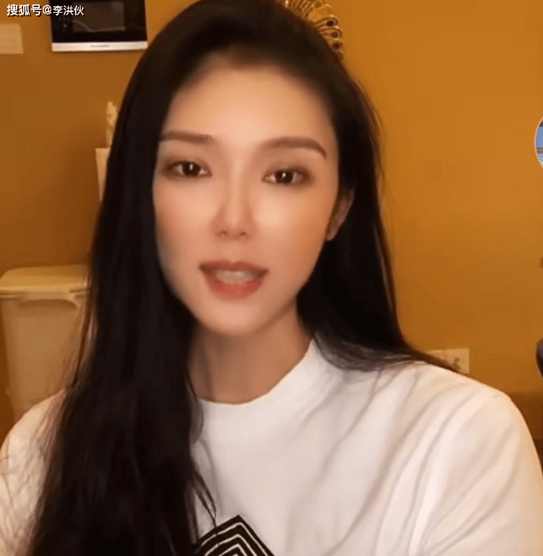 林丹出轨对象怼网友,否认蹭热度提醒女人防骗,再次内涵超级丹