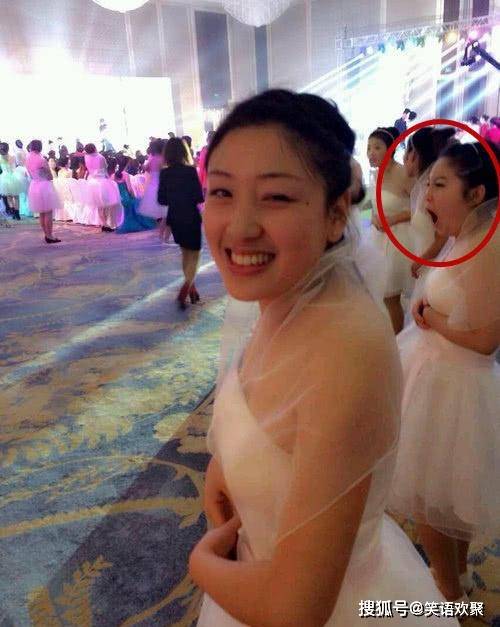 搞笑:上段路堵的时候,有个人自称是发型设计师,给我免费剪头发