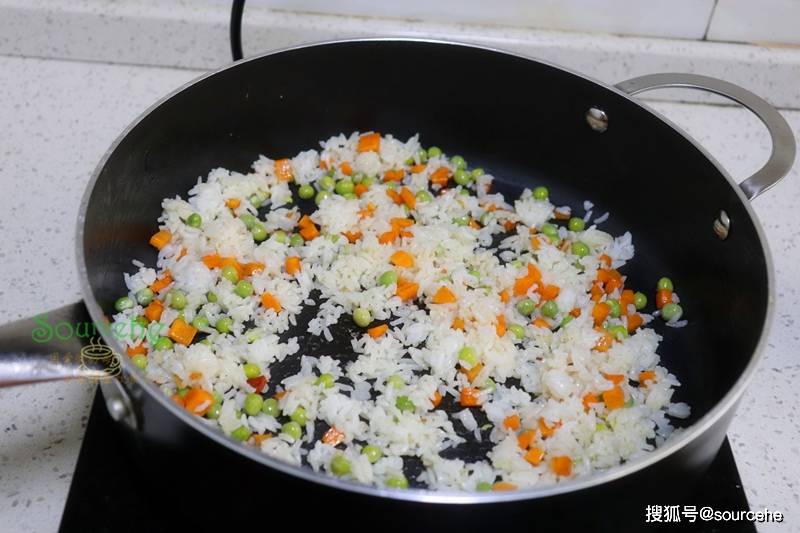 蛋炒饭增加这一步,米饭会在锅中跳舞!粒粒分明,实在太香了!