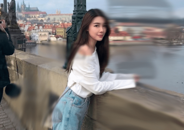 何猷启20岁小三美照曝光,长相清纯五官精致,与正宫不相伯仲