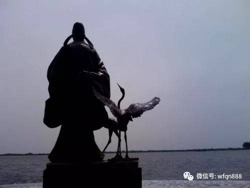 “诗仙”李白不是天上人,他也有三大俗:喝酒、好色、拍马屁