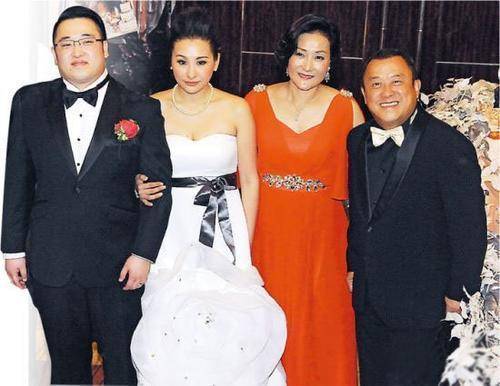第二任太太过世,曾志伟迟迟不发声,老婆委屈20年换不来他一句温暖告别语