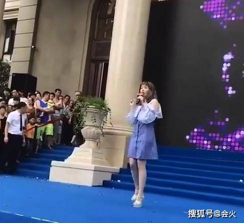 徐怀钰现身商演显心酸,一场演出只赚千元,42岁未婚有一个女儿?