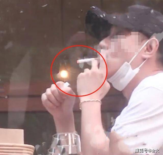 36岁文章有新恋情?与美女约会热聊到晚上,依依不舍转移酒吧再嗨