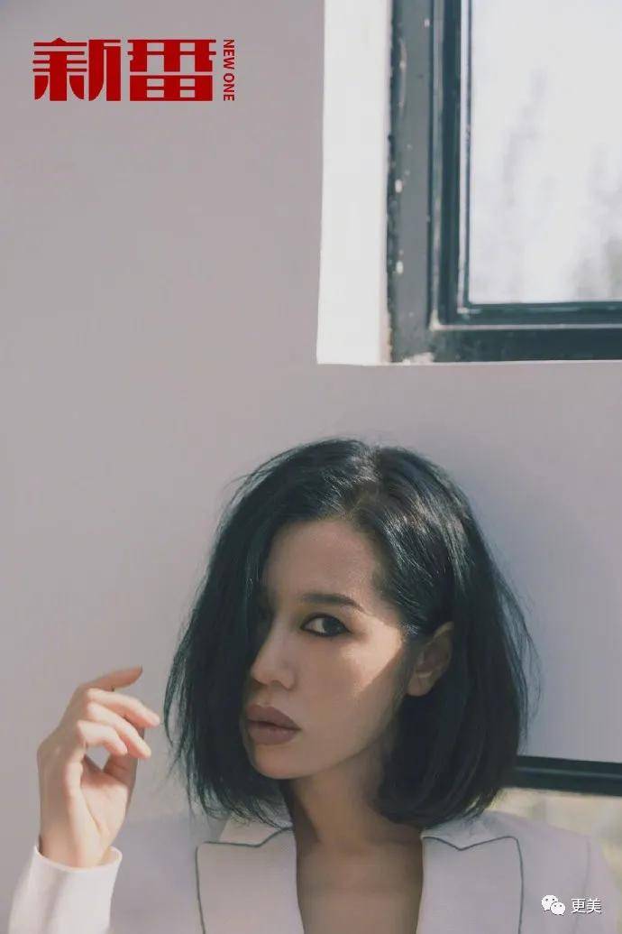 被刘亦菲截资源,张雨绮抢男友,她却活成下一个巩俐