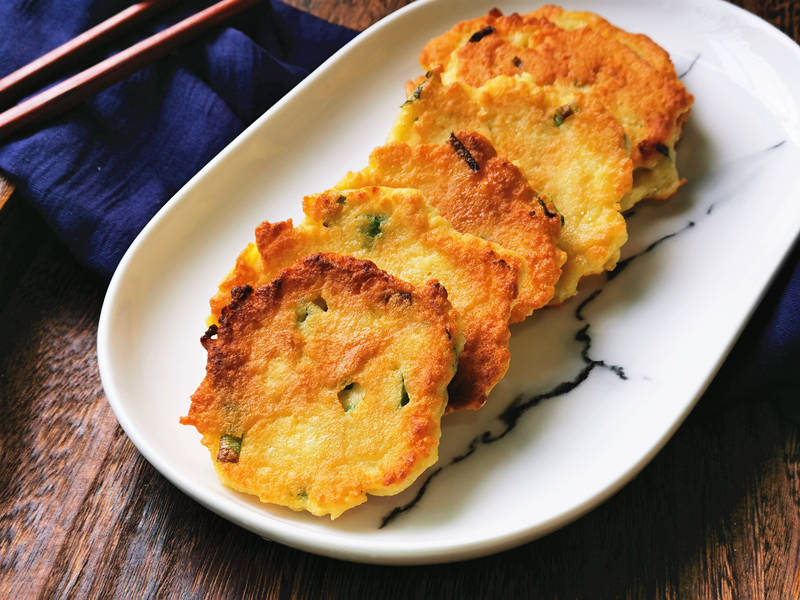 自从学会豆渣这个吃法,再也没当垃圾丢过,做成早餐饼越嚼越香!