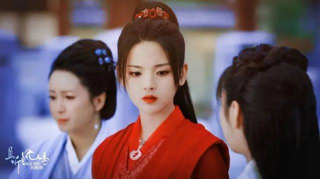 刚出道,杨超越和队友就被质疑是“塑料姐妹花”?