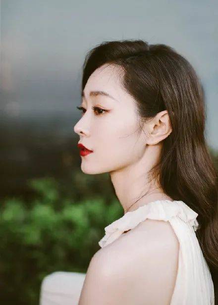 宋轶妩媚风情太性感迷人!难怪从配角于曼丽逆袭走红