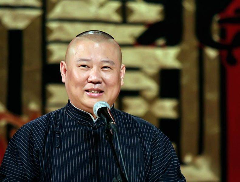 郭德纲只喝助理带的水,几乎从不参加晚宴,现实比我们想象的可怕