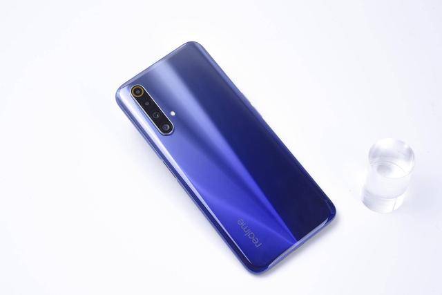9月份最不值得入手的四款手机,都是阉割版,告诉你就别再入坑了