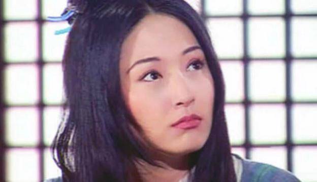 她因《红楼梦》出名,被称为是苦情女主第一人,今50岁依然单身
