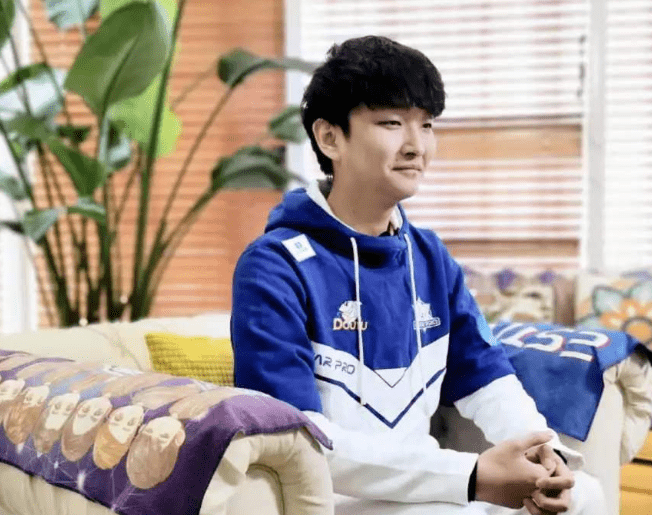 KPL:花海成队伍"不粘锅"?被水友吐槽冰清玉洁,或成下一猫神