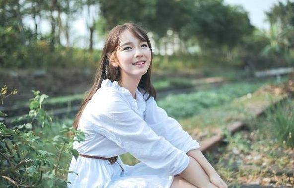 不要小看那个爱笑的人