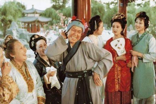 妙玉为什么厌恶刘姥姥,王熙凤的一句话,揭开了妙玉的遮羞布!