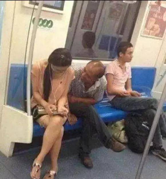 开心一笑:女同事住宾馆走错了房间,结果半小时后她哭着爬出来……