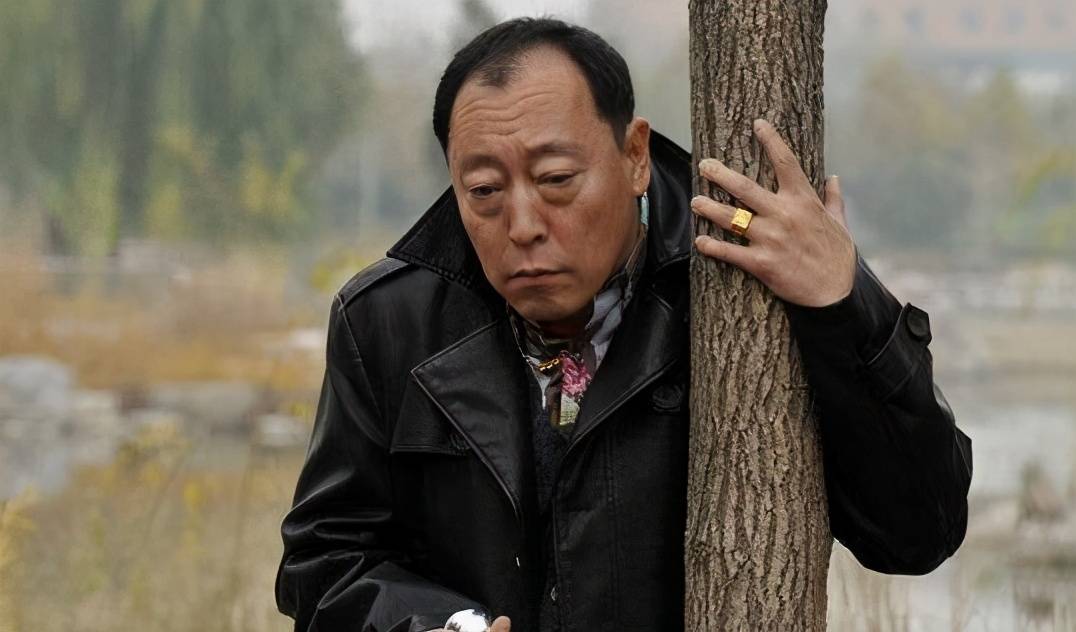 古人忠告:“人过中年,富不管两种人,穷不管两件事”,啥意思?