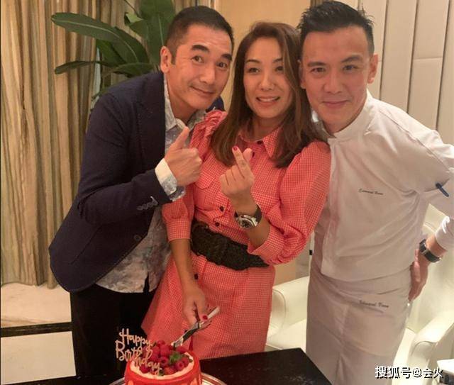 结婚12年假恩爱?港姐诉苦夫妻关系,方中信没玩够产女才给名分