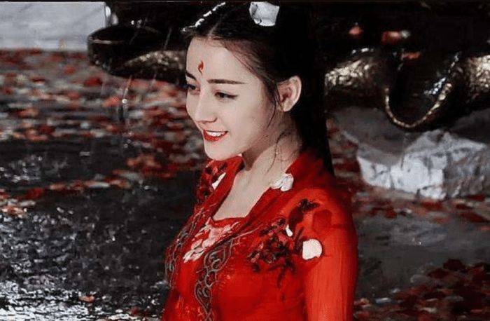 本以为迪丽热巴太保守演不好妲己,当看到定妆照后,全网打脸