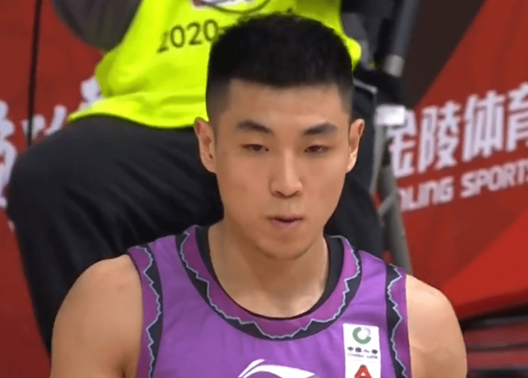 CBA让人看不懂的9秒:落后3分提前放弃,替补席急死了:犯规啊!