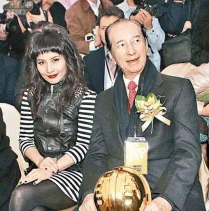 富二代出道实录:姚安娜追逐名气沈月被迫回家接班,她产后淡出