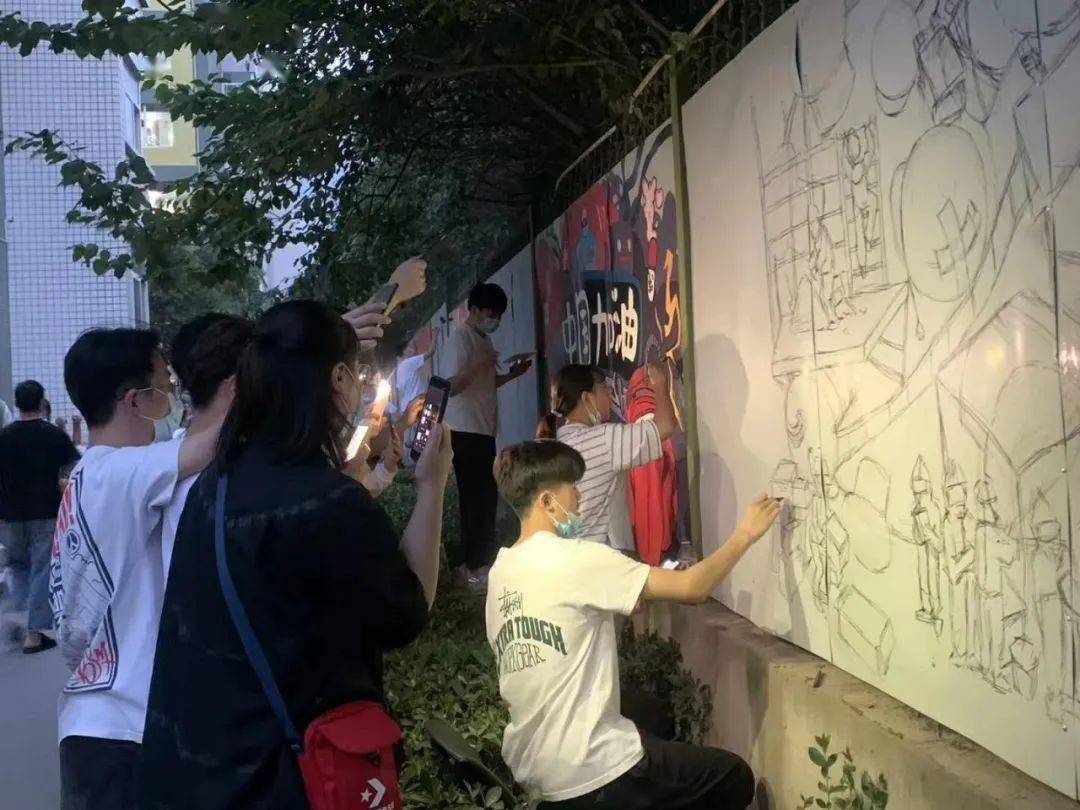 400余米涂鸦墙,培华又增网红打卡圣地!