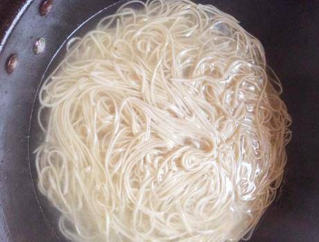 夏日凉面教程来啦,牢记32323比例,凉面爽滑入味超鲜香,特过瘾