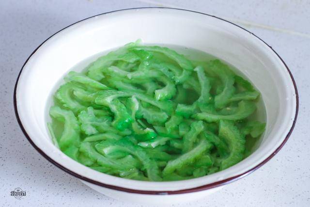 明日小满,吃鸡鸭鱼肉都不如吃此瓜,清热解暑,越吃越瘦