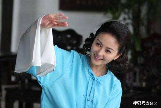 40岁女星自曝一年拍6部戏累到尿血,因太累不想让女儿做演员