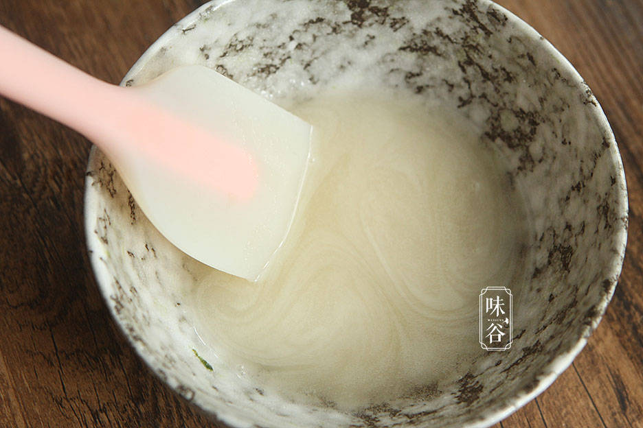 黄瓜皮别扔了,变废为宝做成美食,清凉爽滑又解暑,比凉皮还好吃