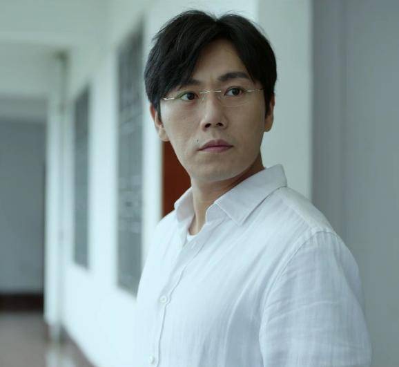 秦昊的男主被质疑,《隐秘的角落》魔改是主因,评分有所下降