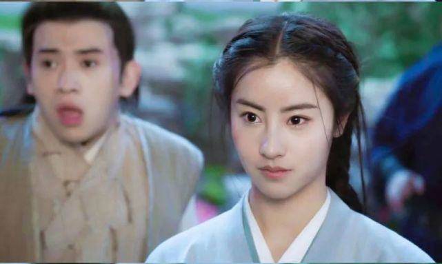 被“天下第一美男”灼伤双眼!帅气不够,烟熏妆来凑?