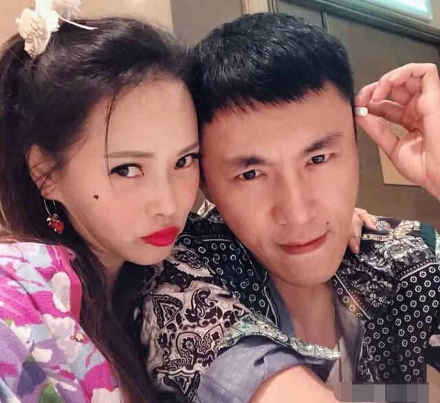 伊能静自酿苦果?网曝她与《乘风破浪》节目组闹掰,镜头全部被删