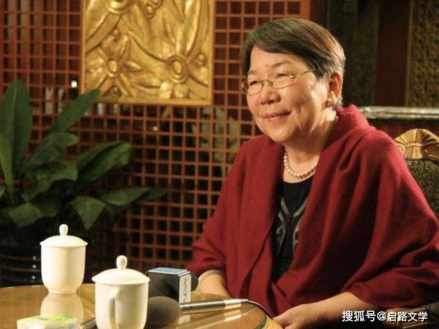 席慕蓉很痛苦的语录,道尽了世间的痛苦都莫过如此,很多人都躺木仓