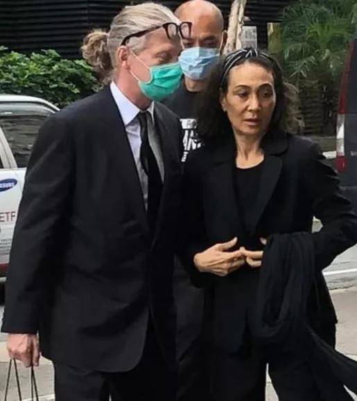 赌王凄凉的长房现状:何超雄自立,何超贤“啃老”,外籍女婿成谜