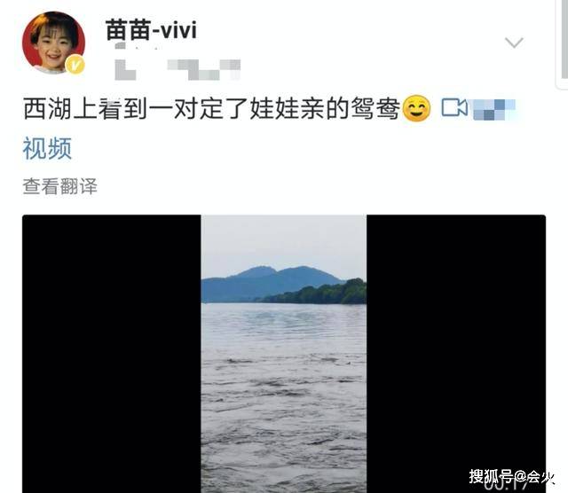 32岁苗苗挺孕肚游泳还劈叉,泳装清纯动人,婚后完全歇业生活滋润