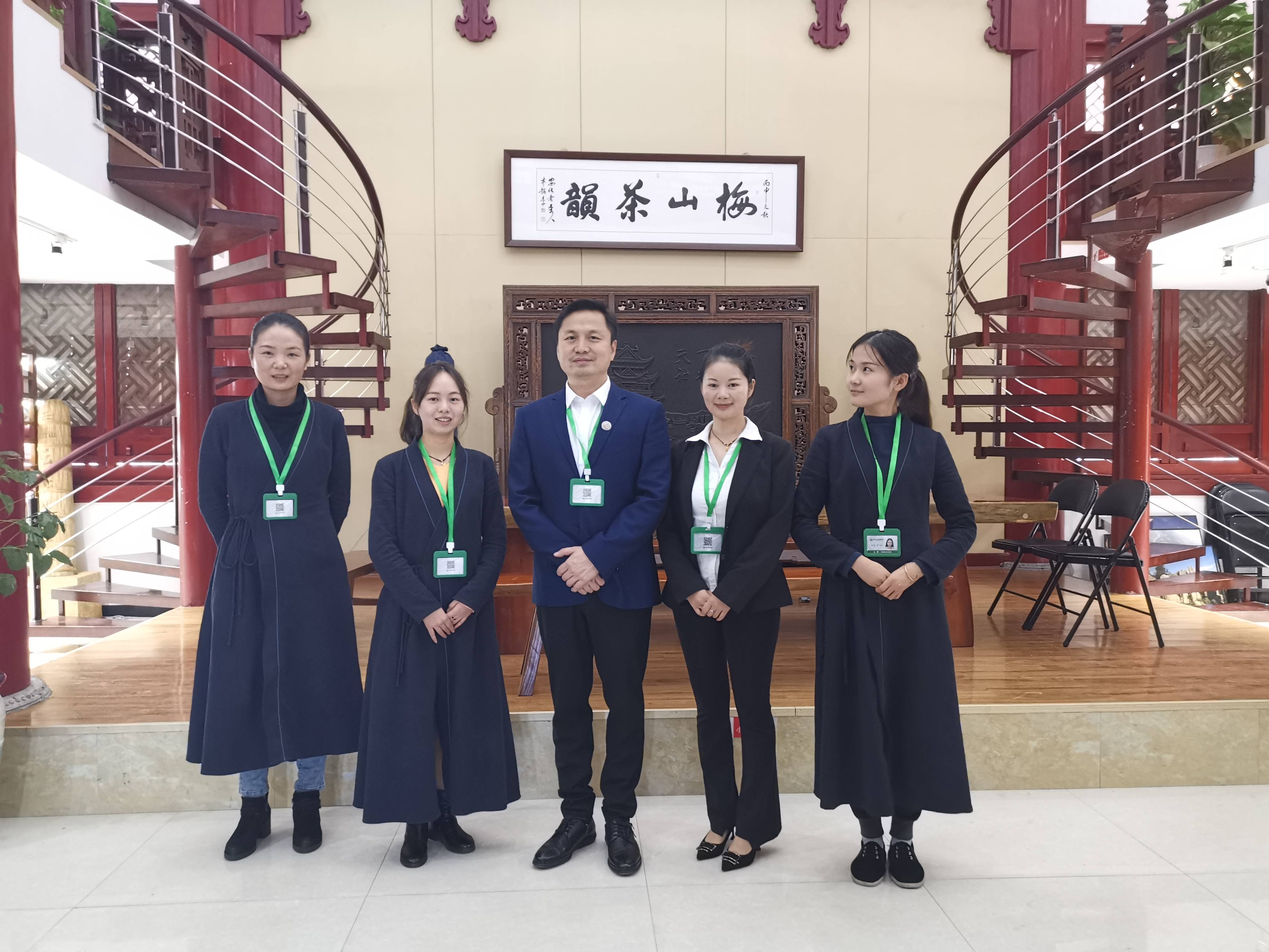 李亮_与不自信反抗,跟自己和解。