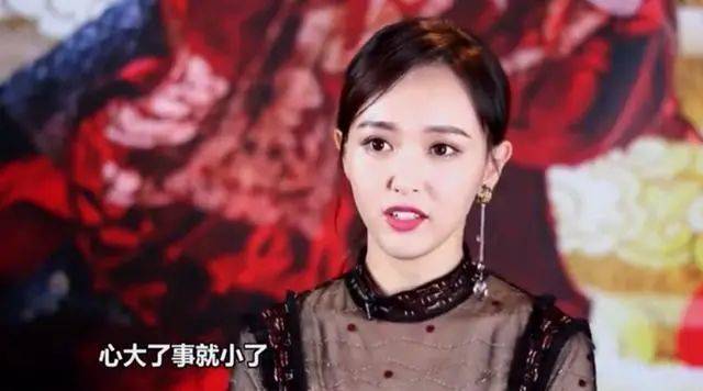 好久不见!产后一年的唐嫣终于复出露面!脸还有些憔悴浮肿?
