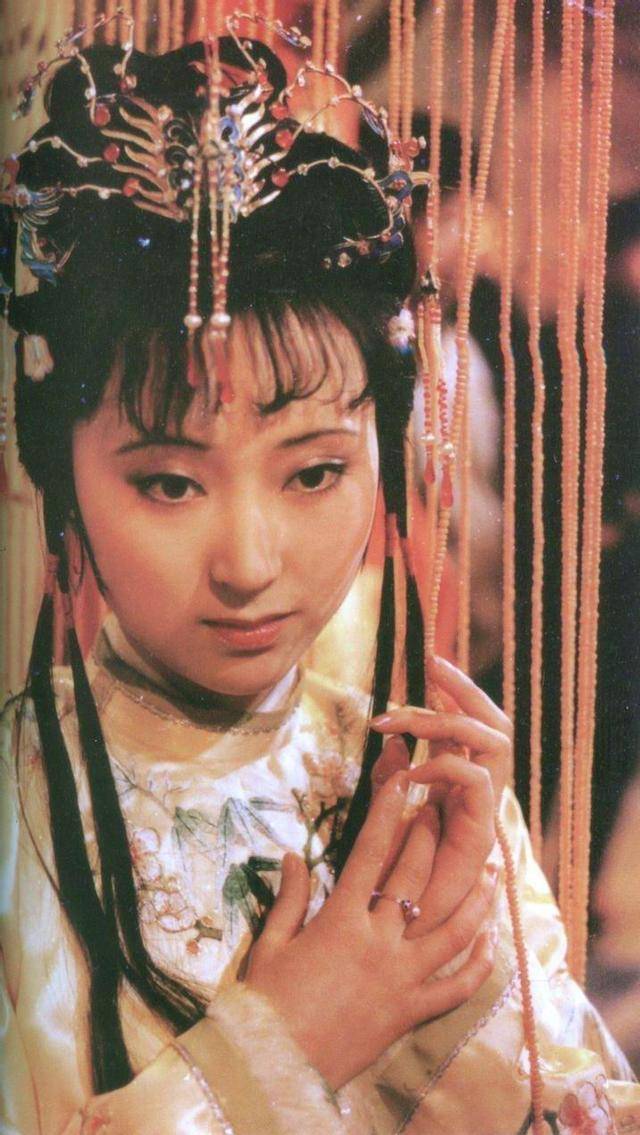 从林黛玉说错酒令看贾府这一众女人之间的微妙关系